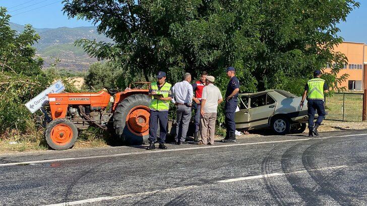 Aydın'da otomobil ile traktörün çarpıştığı kazada 2 kişi yaralandı G2