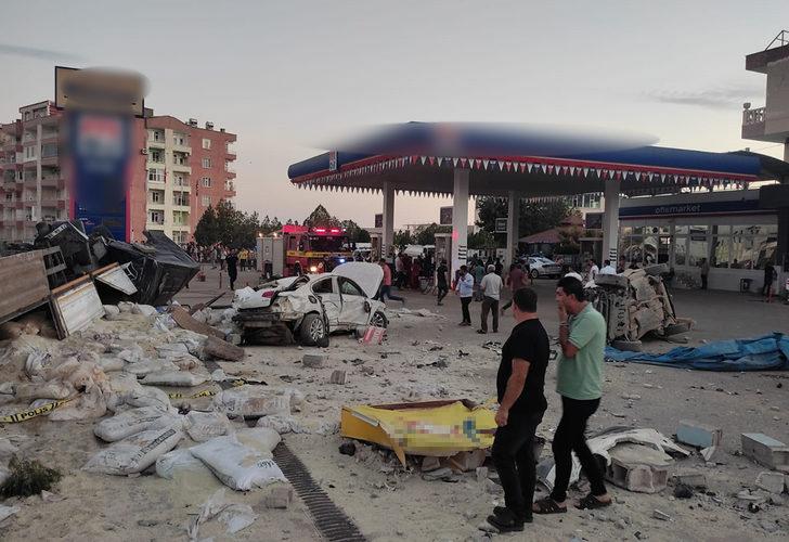 Son dakika: Mardin'de freni patlayan tır dehşet saçtı! Önce iki araca çarptı, sonra kalabalığa daldı... Çok sayıda ölü ve yaralı var G4