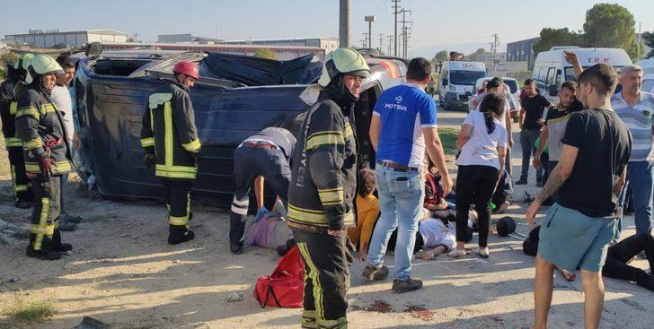 Denizli'de iki minibüsün çarpıştığı kazada 14 kişi yaralandı G2