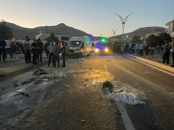 GÜNCELLEME - Mardin'de kaza yapan araçlara müdahale edenlere tır çarptı, 10 kişi hayatını kaybetti G3
