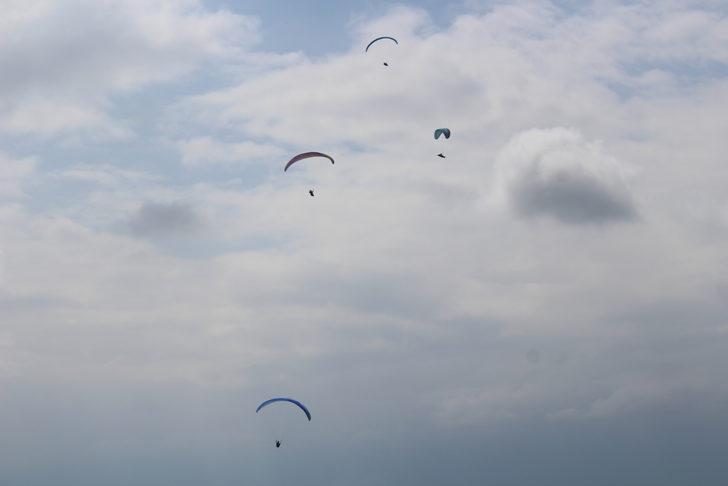 Tokat'ta yamaç paraşütü yarışları başladı G3