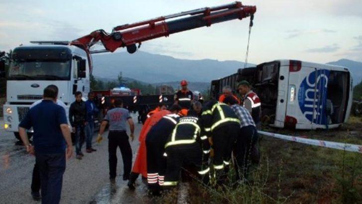 Burdur’da yolcu otobüsü devrildi: 1 ölü, 20 yaralı