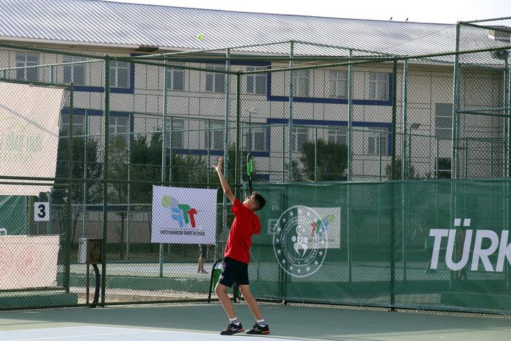 Geleneksel 2. Ağrı Dağı Tenis Turnuvası devam ediyor G3