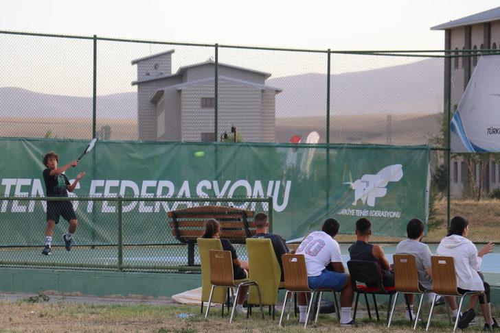 Geleneksel 2. Ağrı Dağı Tenis Turnuvası devam ediyor G5