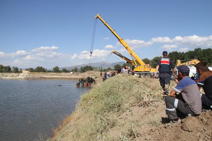 Konya'da gölete düşen iş makinesinin operatörü öldü G3