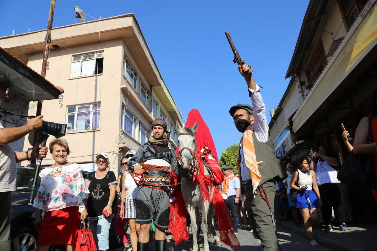 Muğla'da geleneksel gelin alma merasimi d&uuml;zenlendi