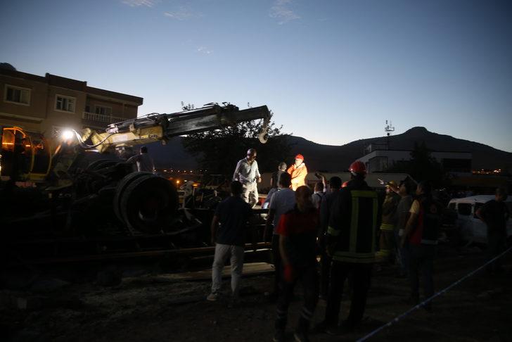 GÜNCELLEME 2 - Mardin'de kaza yapan araçlara müdahale edenlere tır çarptı, 16 kişi öldü, 29 kişi yaralandı G3