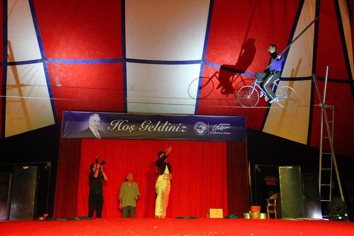 Kayseri'de çocuklar akrobasi sirki ile eğlendi G1