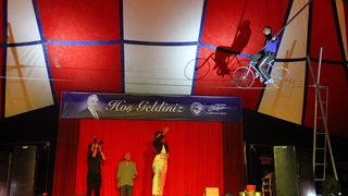 Kayseri'de çocuklar akrobasi sirki ile eğlendi