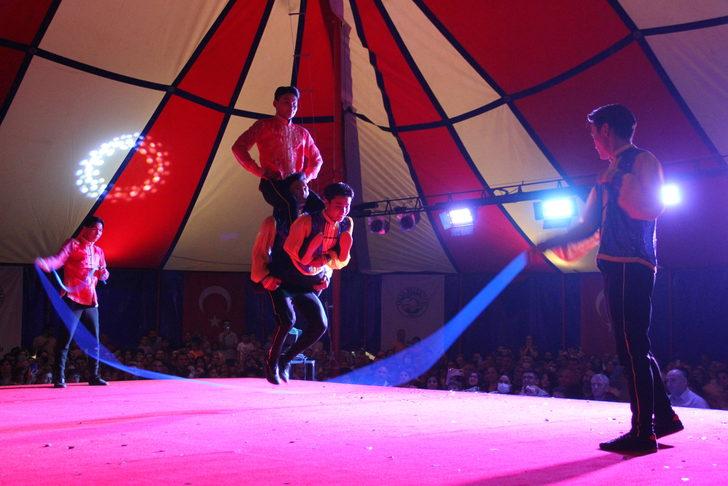 Kayseri'de çocuklar akrobasi sirki ile eğlendi G5