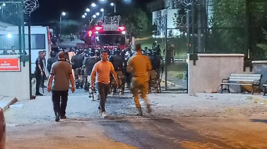 Sığınmacılar Geri Gönderme Merkezi'nde yangın çıkarmıştı! 20 kişi tutuklandı