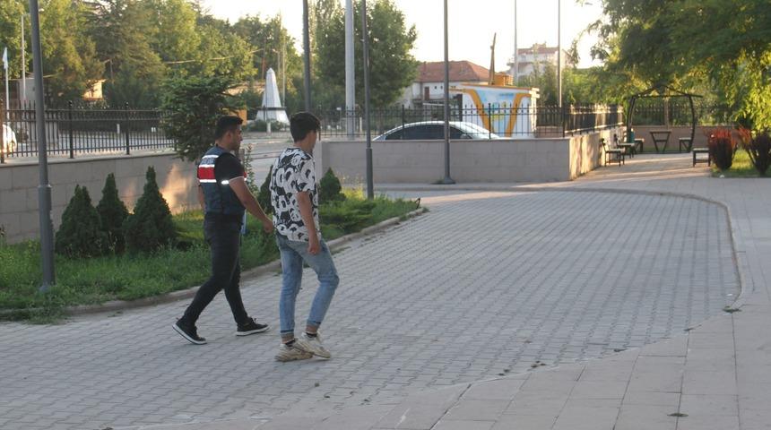 Konya'da kuzeninin ateşlediği tüfekten çıkan saçmaların isabet ettiği çocuk öldü