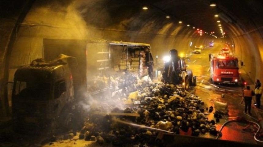 Bolu Dağı T&uuml;neli'nde yangın &ccedil;ıktı, t&uuml;nel ulaşıma kapatıldı