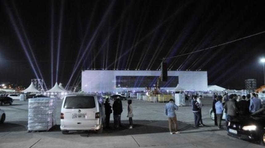 Bilal Erdoğan gece yarısı Yenikapı Meydanı'na gitti