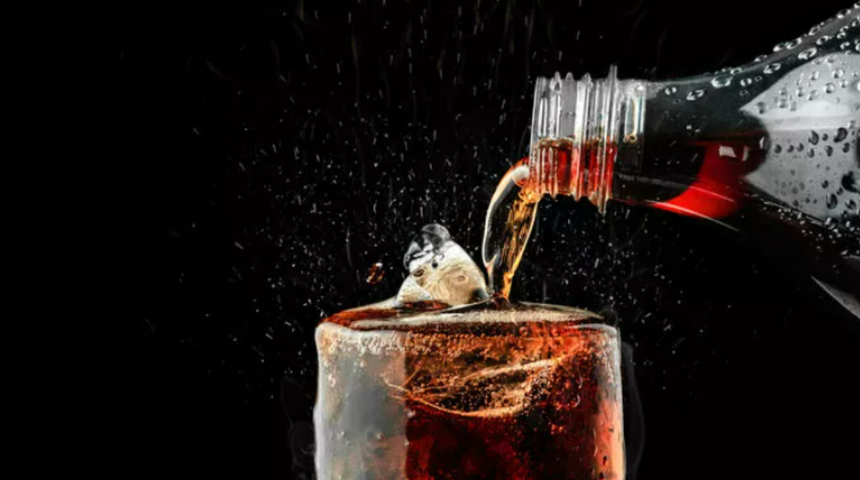 Sadece 1 bardak bile zehir gibi! Kolanın zararları nelerdir?