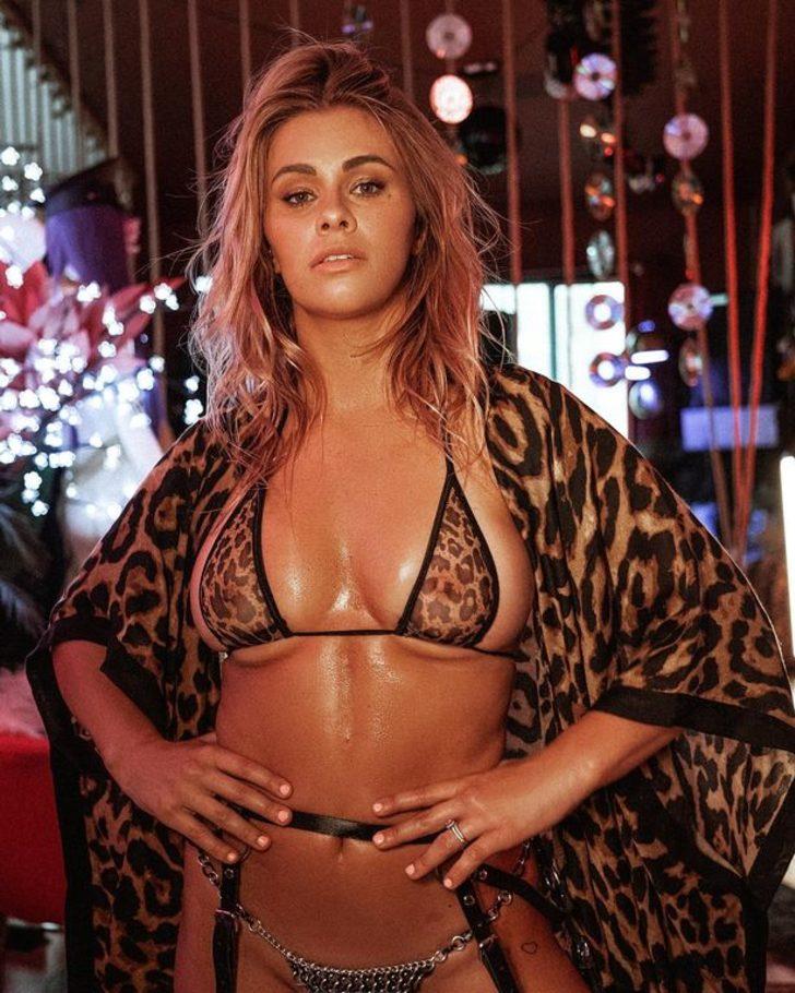 'Tavşan' kostümü giyerek takipçilerini kendinden geçirdi! Seksi fotoğrafları ortalığı yaktı... G4