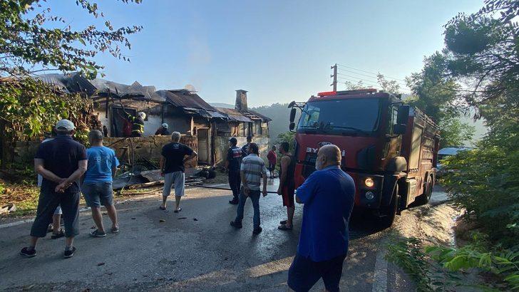 Zonguldak'ta çıkan yangında dumandan etkilenen yaşlı adam öldü G2