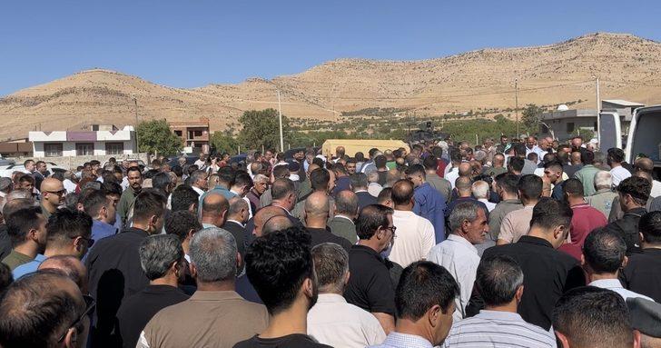 "Hadi yine kalk ve çiçeğim de bana" Tüm Türkiye'yi kahreden kazalarda yaşamını yitirenler son yolculuklarına uğurlandı! Gözyaşları sel oldu G3