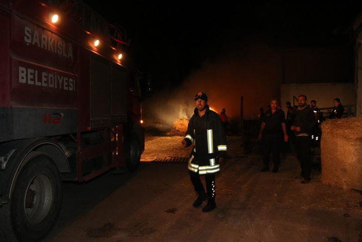 Sivas'ta çiftlikte çıkan yangın hasara yol açtı G3