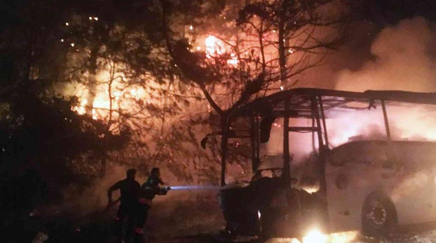 Muğla’da faciadan dönüldü! Yolcu otobüsü yandı, 38 yolcu son anda kurtuldu