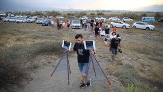 Hatay'da yumurtalarından çıkan kaplumbağa yavruları denizle buluştu