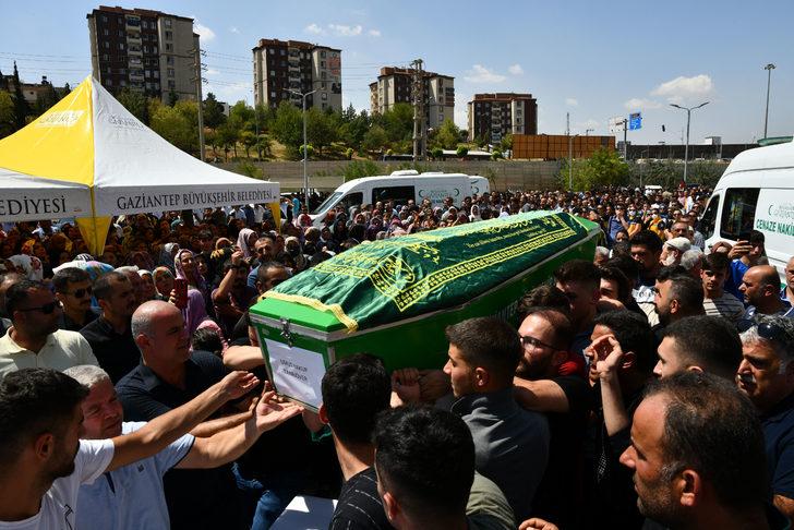 Gaziantep'teki trafik kazasında ölen sağlıkçılar ve muhabir için tören düzenlendi G5