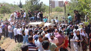 Mardin'deki trafik kazalarında hayatını kaybeden 19 kişinin cenazesi son yolcuğuna uğurlandı