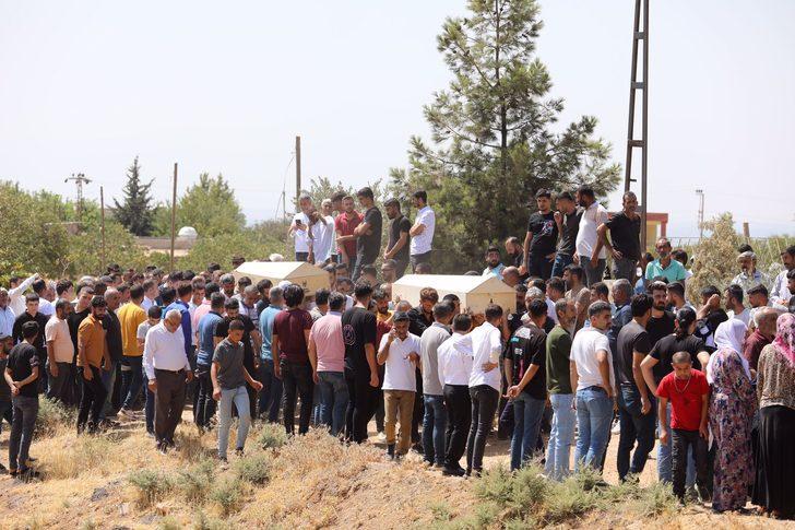 Mardin'deki trafik kazalarında hayatını kaybeden 19 kişinin cenazesi son yolcuğuna uğurlandı G4