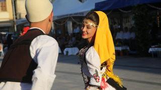 Sarımsak festivalinde ülkeler kültürlerini danslarla tanıttı