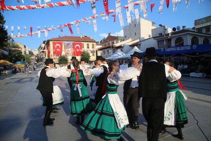 Sarımsak festivalinde ülkeler kültürlerini danslarla tanıttı G5