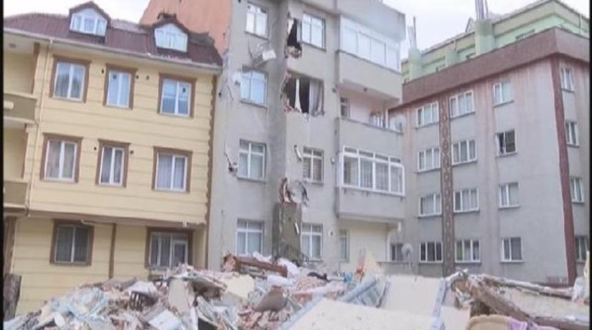 Çöken bina sakinlerinin bekleyişi sürüyor