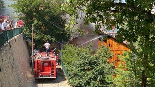 GÜNCELLEME 2 - Erzincan'da tarihi ahşap evlerde çıkan yangın söndürüldü