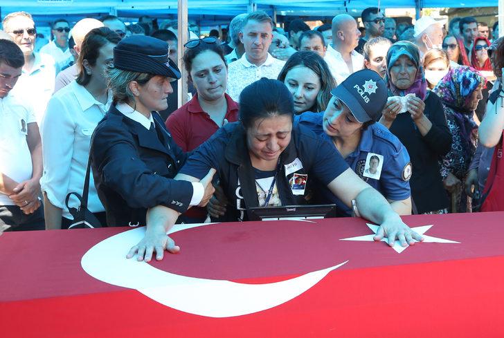 Mardin'deki trafik kazasında şehit olan polis Yahya Ergin Çanakkale'de toprağa verildi G2