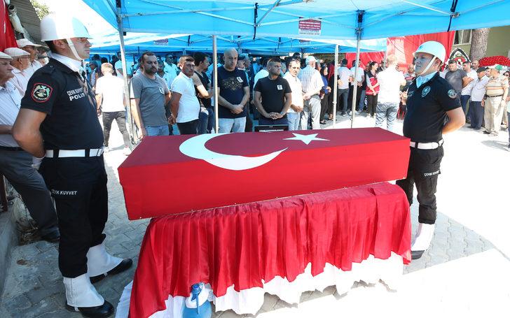 Mardin'deki trafik kazasında şehit olan polis Yahya Ergin Çanakkale'de toprağa verildi G3