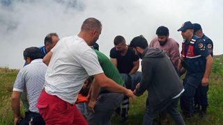 Trabzon'da yayladaki kayalıklardan düşen turist yaralandı