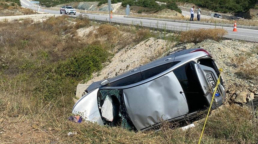 Kütahya'da menfeze devrilen otomobildeki 1 kişi öldü, 5 kişi yaralandı