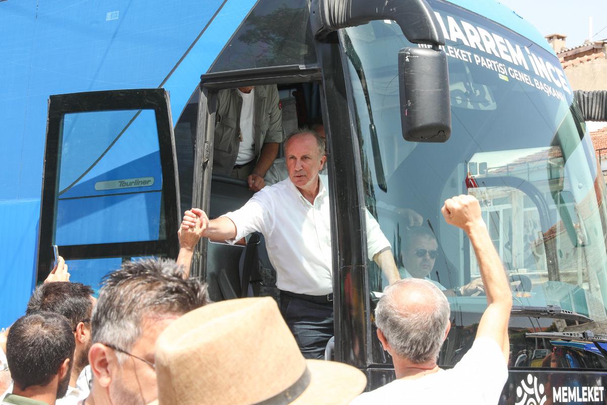 Memleket Partisi Genel Başkanı İnce, İzmir'de vatandaşlara hitap etti: