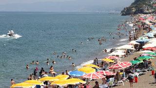 Akçakoca'da hafta sonu sahillerde yoğunluk oluştu