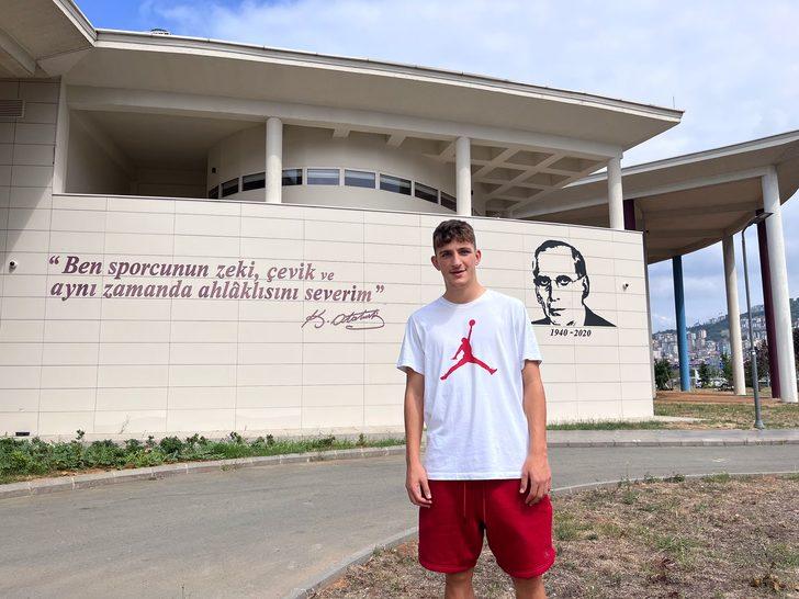 Ajax'a transfer olan Ahmetcan Kaplan, altyapıdaki futbolcularla vedalaştı G1