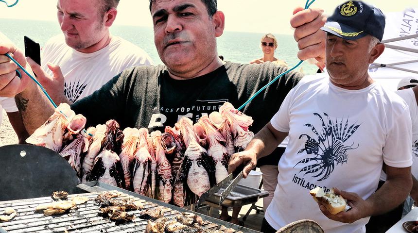 Yer: Antalya! Deniz ekosistemine zarar veren zehirli balığı ızgara yaptılar