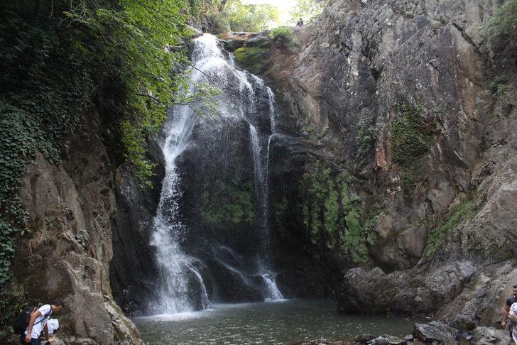 Bursa'daki Sudüşen Şelalesi turistlerin tercih noktası oldu G2