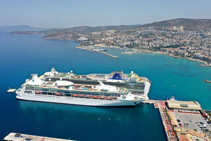 Kuşadası'na 2 kruvaziyerle 4 bin 827 turist geldi G2
