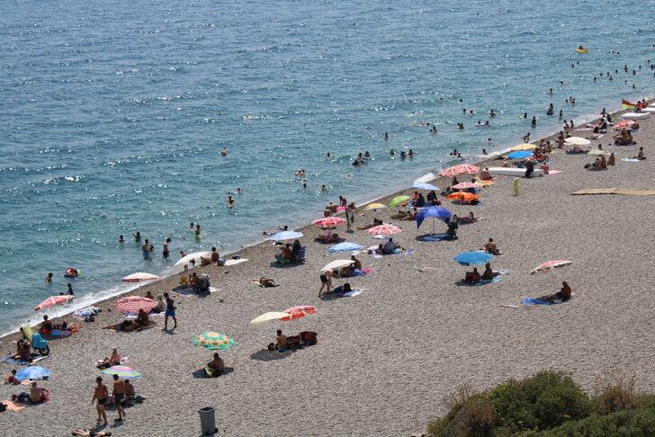 Antalya sıcak hava nedeniyle sahillerde yoğunluk yaşanıyor G2