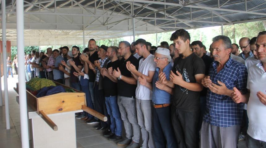 Samsun'da eniştesini kurtarmak isterken gölette boğulan öğretmen toprağa verildi