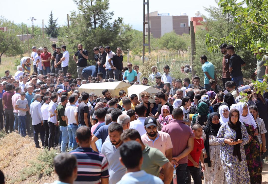 "Hadi yine kalk ve &ccedil;i&ccedil;eğim de bana" T&uuml;m T&uuml;rkiye'yi kahreden kazalarda yaşamını yitirenler son yolculuklarına uğurlandı! G&ouml;zyaşları sel oldu