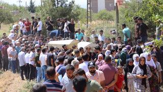 Hadi yine kalk ve çiçeğim de bana Tüm Türkiye'yi kahreden kazalarda yaşamını yitirenler son yolculuklarına uğurlandı! Gözyaşları sel oldu