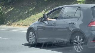 Akılalmaz anlar! Trafikte yaptığı hareket 'pes' dedirtti