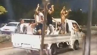 Kamyonet üzerinde disko! Sosyal medyada büyük tepki çekti: Faturası ağır oldu