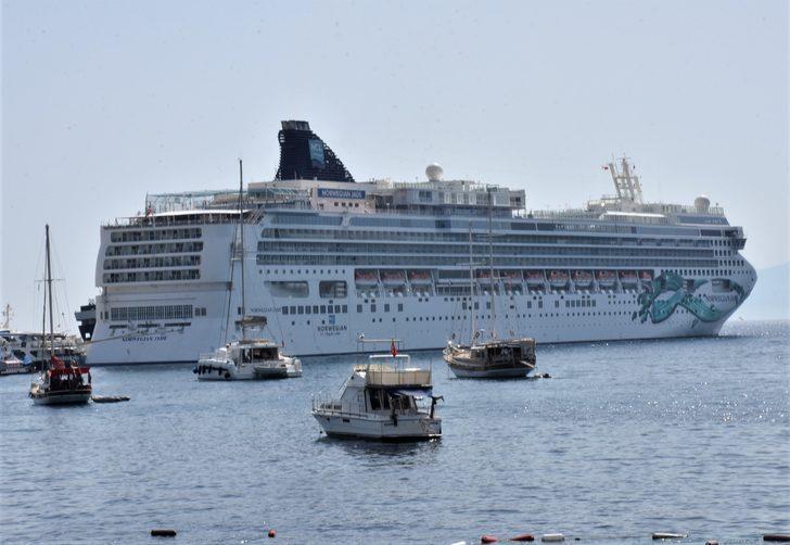 Büyük gezinti gemisi "Norwegian Jade"  Bodrum'a geldi G5