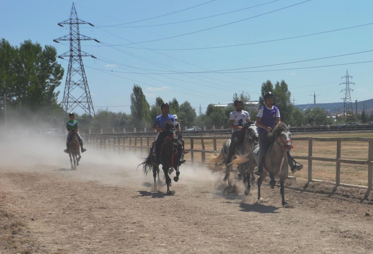 K&uuml;tahya&rsquo;da 3. Geleneksel Rahvan At Yarışları yapıldı